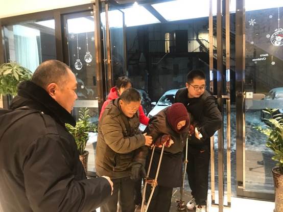 安排南七煤场危房住户入住宾馆.jpg