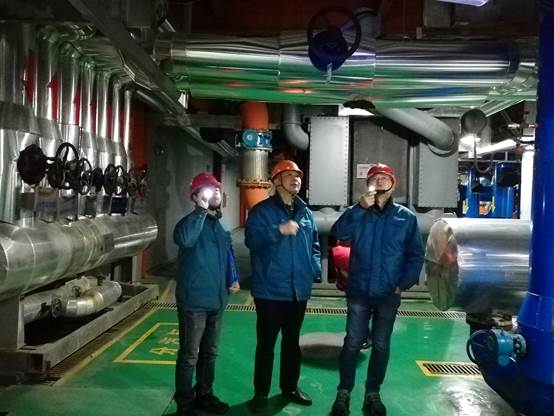 12 “冷暖小管家”对小区站房进行巡查.jpg